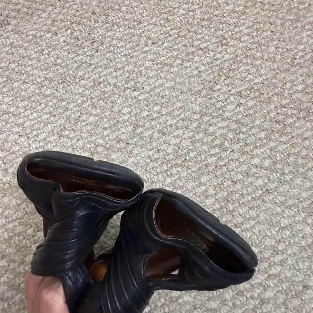 Gentle Souls Leather Peep Toe black heels Osaka Rama size 8.5